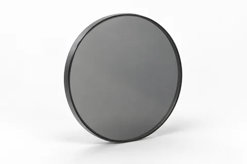 Circular polarizing optical filter on a neutral background